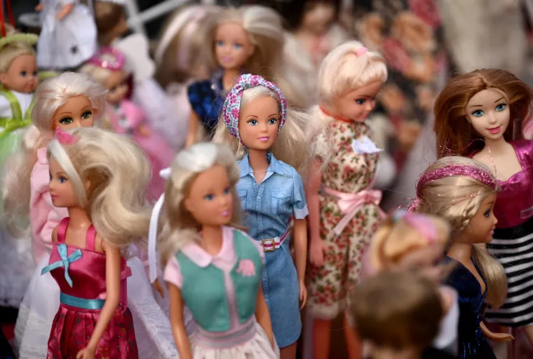 Na Britanac u lov na starine na najživlji sajam u gradu: Od nerca do Barbie lutkica i oklopa za vitezove