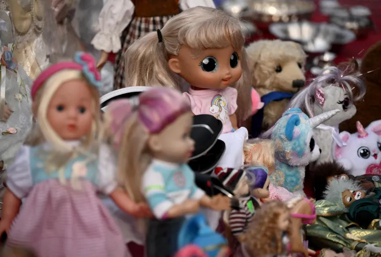 Na Britanac u lov na starine na najživlji sajam u gradu: Od nerca do Barbie lutkica i oklopa za vitezove