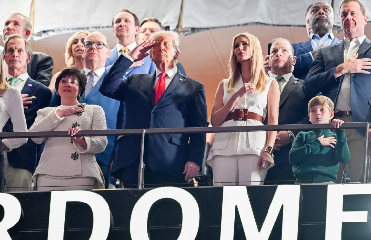 Donald Trump ušao je u povijest postavši prvi američki predsjednik koji je prisustvovao Super Bowlu.