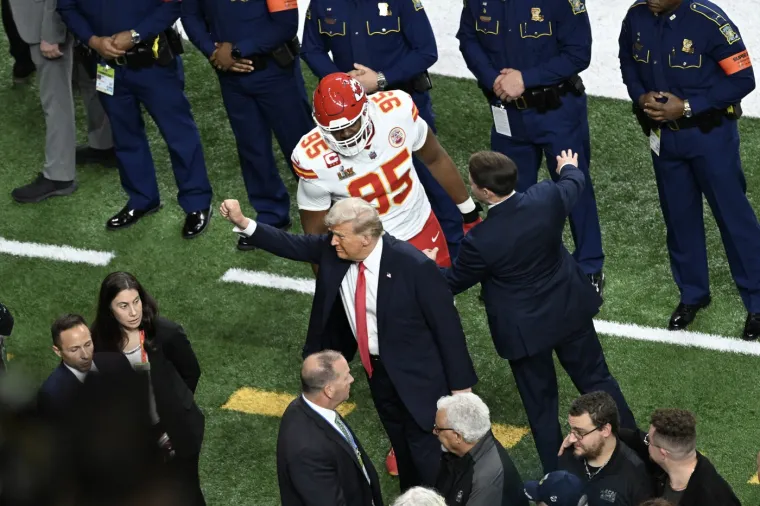 Donald Trump 'osvojio' Superbowl, a megazvijezda izviždana: Čak joj se narugao