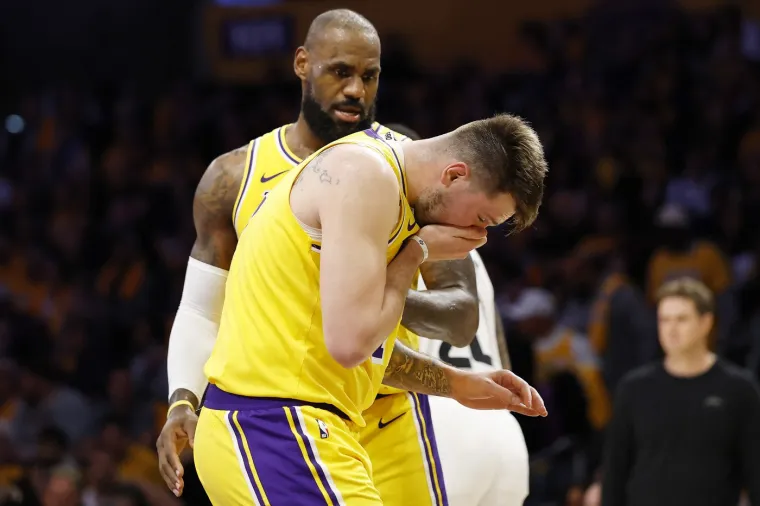 Luka Dončić je sinoć debitirao za Los Angeles Lakerse, nakon što je u velikom trejdu prešao iz Dallas Mavericksa u zamjenu za Anthonyja Davisa.