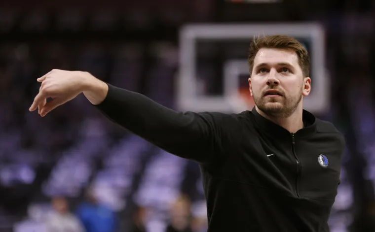 Fotografije koje će ući u povijest! 'Čovjek se igra ko&scaron;arke': Dončić po jednom neće dobro pamtit debi za Lakerse