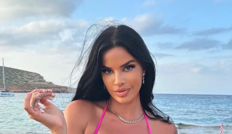 Kakva moć Photoshopa! Ovako najpoznatija hrvatska navijačica Ivana Knoll izgleda uživo