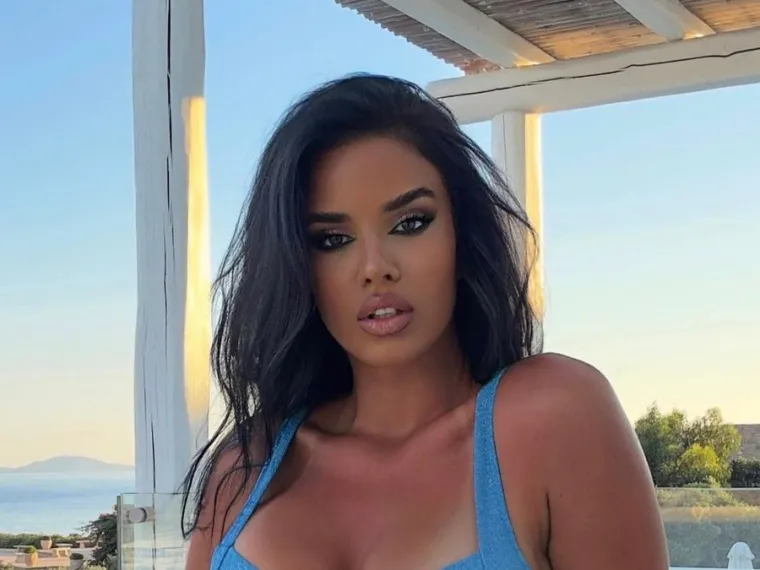 Kakva moć Photoshopa! Ovako najpoznatija hrvatska navijačica Ivana Knoll izgleda uživo