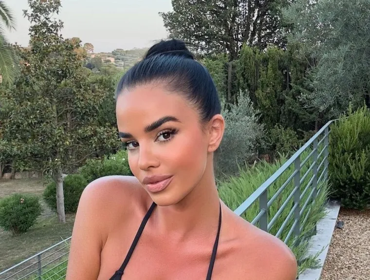 Kakva moć Photoshopa! Ovako najpoznatija hrvatska navijačica Ivana Knoll izgleda uživo