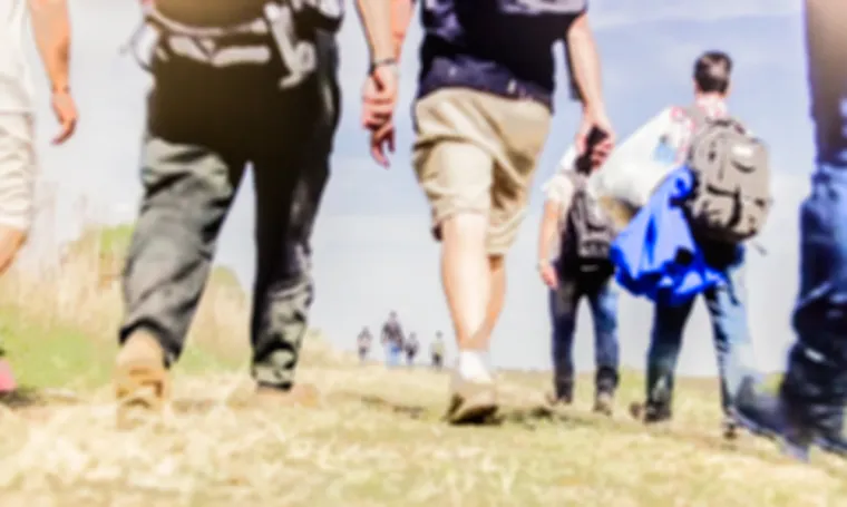 Bogate zemlje bit će prisiljene suočiti se s te&scaron;kim moralnim i političkim odlukama kako reagirati. Neva Goodwin se pita hoće li bogatije zemlje pomoći siroma&scaron;nijima u prilagodbi na klimatske promjene ili će zatvoriti granice i podići zidove kako bi spriječile dolazak migranata.