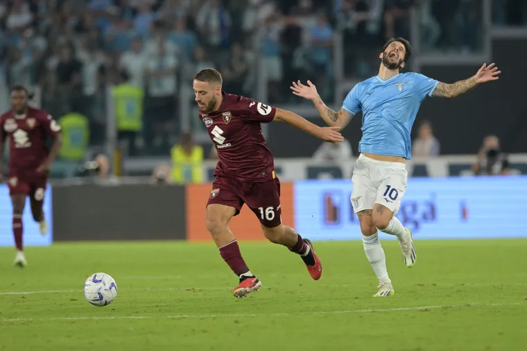 Ovaj dječak je postao velika nogometna zvijezda i hrvatski reprezentativac, prepoznajete li ga?