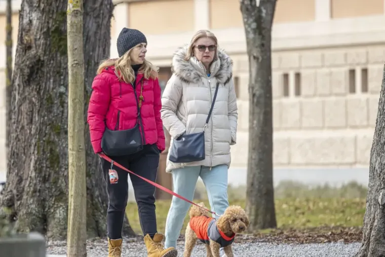 Tko je plavu&scaron;a sa blistavim osmijehom koja je očarala Karlovčane? Ovako je izgledala &scaron;pica