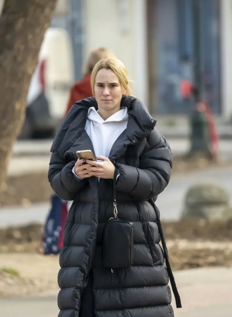 Tko je plavu&scaron;a sa blistavim osmijehom koja je očarala Karlovčane? Ovako je izgledala &scaron;pica