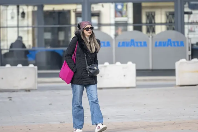 Tko je plavu&scaron;a sa blistavim osmijehom koja je očarala Karlovčane? Ovako je izgledala &scaron;pica