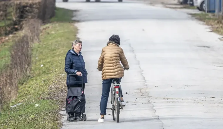 Tko je plavu&scaron;a sa blistavim osmijehom koja je očarala Karlovčane? Ovako je izgledala &scaron;pica