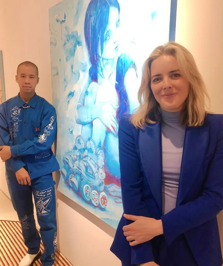 Trenutno vodi galeriju umjetnina Allouche u Los Angelesu, gdje organizira izložbe i surađuje s brojnim renomiranim umjetnicima. Prije nekoliko godina u njezinoj galeriji svoju prvu izložbu slika, pod nazivom &apos;&apos;Shedding”, predstavila jedna od najpoznatijih glumica svih vremena, Sharon Stone. 