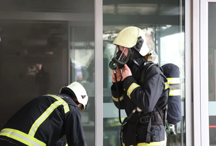 Zgrada šoping centra u Šibeniku evakuirana zbog požara! Vatrogasci intervenirali