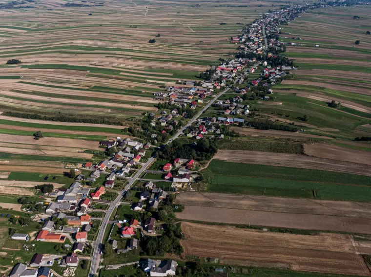 Tradicija je duboko ukorijenjena u svakodnevni život, a zajednica se okuplja na festivalima poput &quot;Dana jagoda&quot; i &quot;Dana krumpira&quot;.