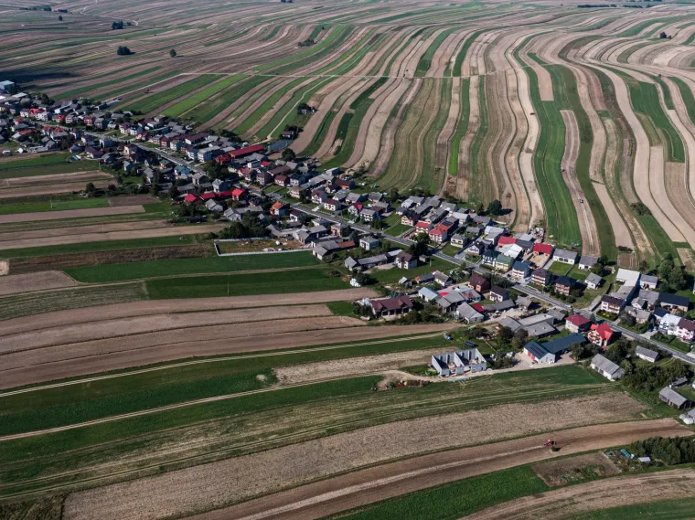 Sułoszowa ipak nije samo neobično selo s jednom ulicom. Ono je simbol harmonije između čovjeka i prirode, mjesto gdje se tradicija isprepliće sa suvremenim životom. 