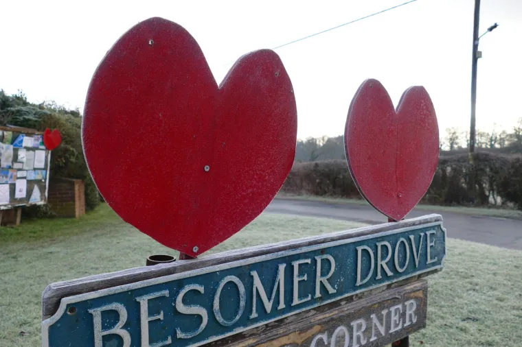 Upravo ta pažnja posvećena detaljima i osobni dodir razlikuju Loverovu po&scaron;tansku uslugu od tradicionalne po&scaron;te.
