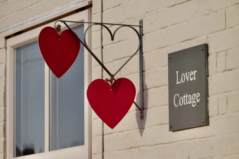 Ono &scaron;to doista izdvaja Lover od ostalih gradova i sela je nevjerojatan duh zajednice koji pokreće ovu valentinovsku inicijativu.