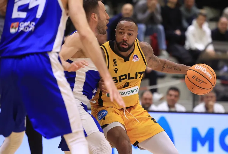 Shannon Shorter u akciji. Inače, uz Shortera, David Škara je za Split postigao 16, Boris Tišma 11, a Krešimir Ljubičić 10.