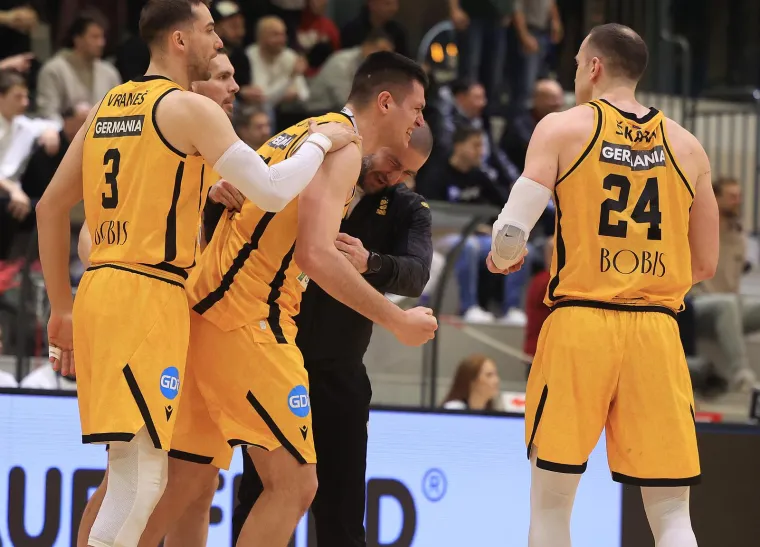 Mate&scaron;a i njegova 30 godina mlađa supruga gledali dramatičnu utakmicu: Poruka o ljubavi koja nema cijenu privukla pažnju