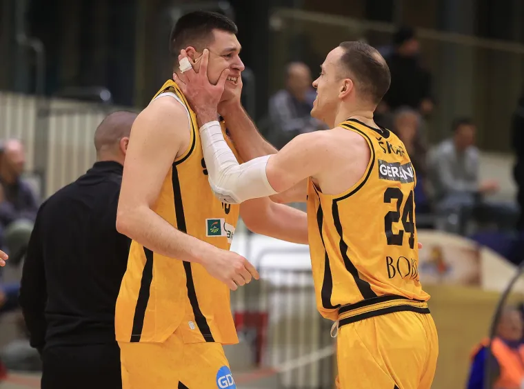 Mate&scaron;a i njegova 30 godina mlađa supruga gledali dramatičnu utakmicu: Poruka o ljubavi koja nema cijenu privukla pažnju