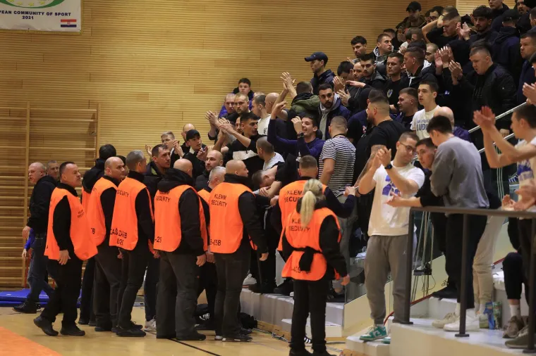 Mate&scaron;a i njegova 30 godina mlađa supruga gledali dramatičnu utakmicu: Poruka o ljubavi koja nema cijenu privukla pažnju