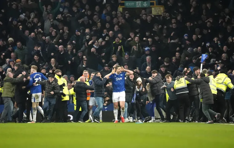 Bio je to 120. i posljednji Merseyside derbi u povijesti na Goodison Parku jer Everton od iduće sezone seli na novi stadion. James Tarkowski je u gužvi zabio za 2-2 u 98. Pogodak se provjeravao više od pet minuta zbog mogućeg zaleđa, a na koncu je sudac Michael Oliver pokazao na centar.
