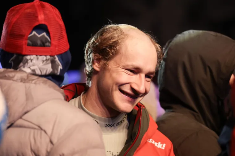 Franjo von Allmen, novi svjetski prvak, i njegovi kolege, uključujući Marca Odermatta, šokirali su i zabavili svijet svojim obrijanim glavama i neobičnim kreacijama.