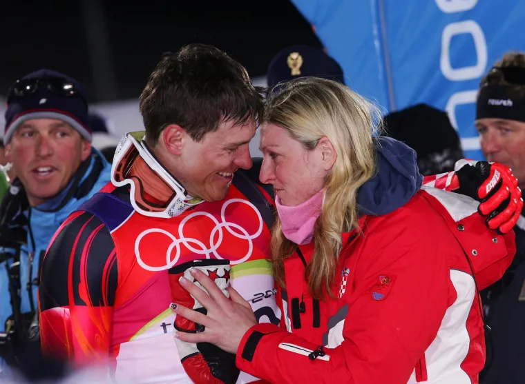  Ivica Kostelić osvojio je srebrnu medalju u kombinaciji. Ivica u zagrljaju i suzama ss sestrom Janicom.