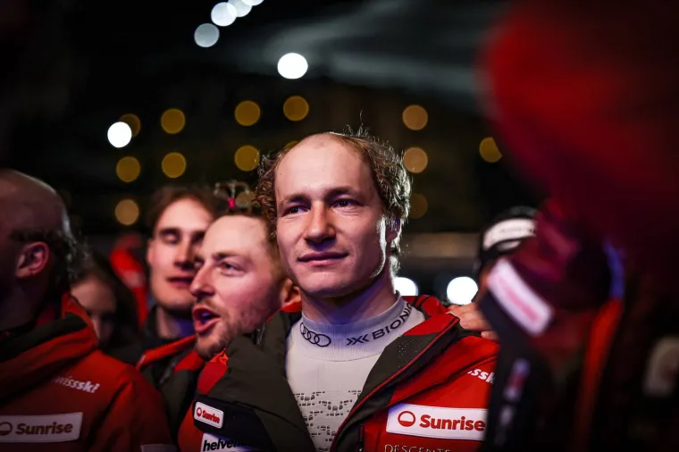 Čini se da je ovaj moto vodio švicarske skijaše dok su eksperimentirali s brijačima.