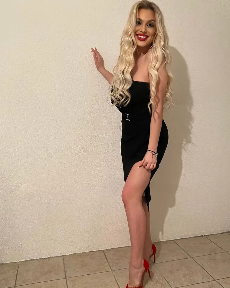 Ostavila nogomet i primila se mikrofona: Atraktivna pjevačica magnet je za mu&scaron;karce