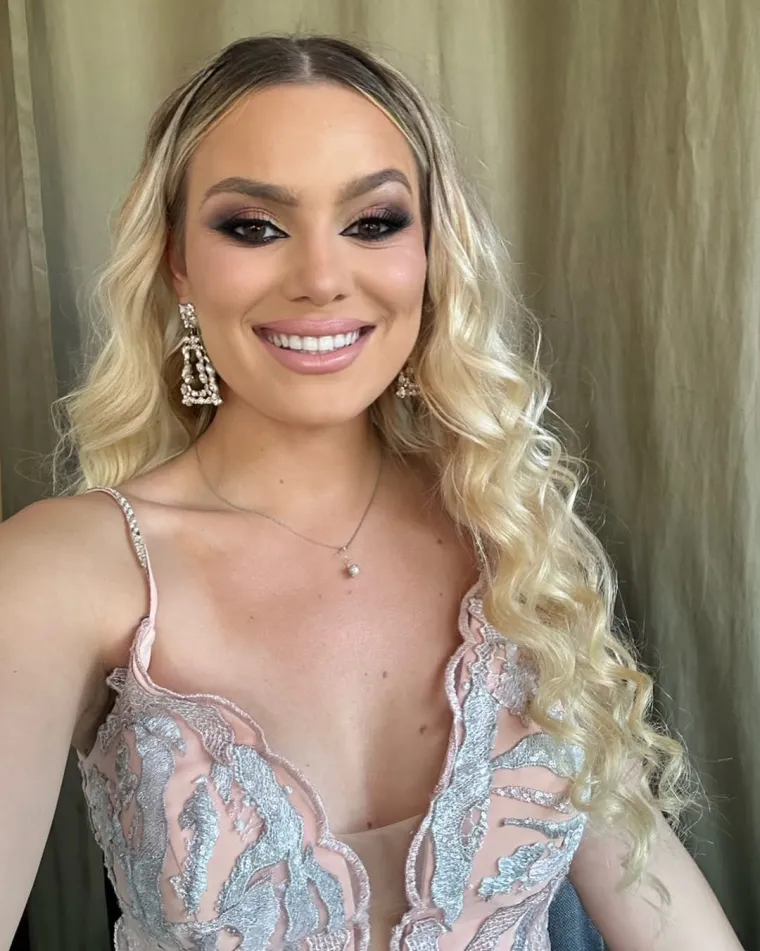 Ostavila nogomet i primila se mikrofona: Atraktivna pjevačica magnet je za mu&scaron;karce