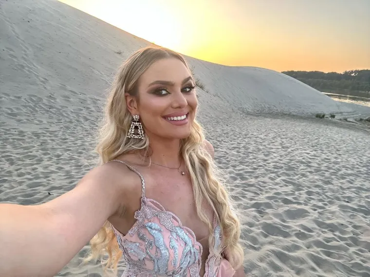 Ostavila nogomet i primila se mikrofona: Atraktivna pjevačica magnet je za mu&scaron;karce