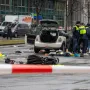 Vozač automobila, 24-godišnji Afganistanac, uhićen je na licu mjesta a policija polazi od toga da je vozač djelovao sam tj. da &quot;ne prijeti daljnja opasnost“. Počinitelj je tražitelj azila koji je od prije poznat policiji zbog kaznenih djela krađe i droge. 
