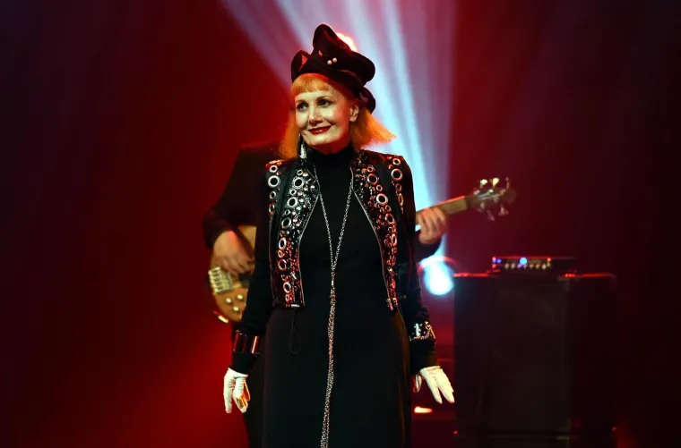 Na početku svog glazbenog puta najviše je pjevala etno i sakralnu glazbu, dok je u srednjoj školi pokazala zanimanje za rock i jazz. Nakon nastupa sa školskim zborom &quot;O&apos;Hara&quot; i &quot;Zlatni akordi&quot;, Josipu su sve više počeli primjećivati zbog ekscentričnosti.