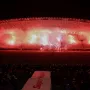 Torcidaše i niihovu bakljadu je na stadionu gledalo mnoštvo drugih navijača Bijelih