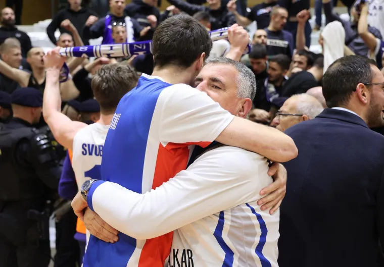 Miro Bulj u navijačkoj ludnici: Povijesni uspjeh Alkara slavio se u neviđenim scenama bez imalo susprezanja