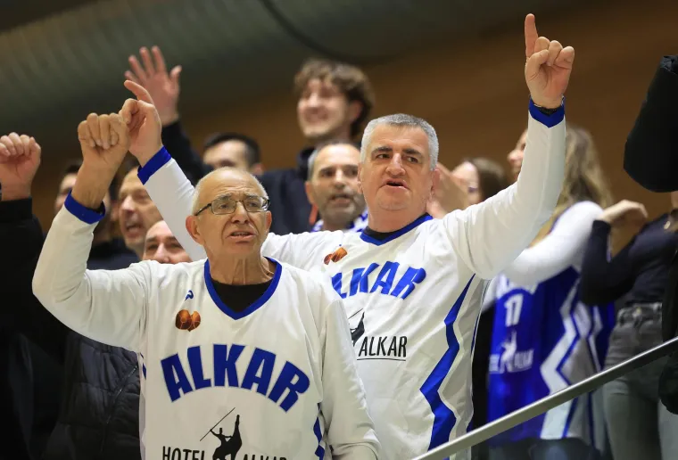Najbolji igrač utakmice bio je jed od dvojice Alkarovih Amerikanaca Noah Gurley koji je dvoboj završio s 25 koševa, četiri skoka i četiri blokade, a važnu je ulogu imao i Vito Porobić koji je sedam od svojih 14 poena ubacio u produžetku.