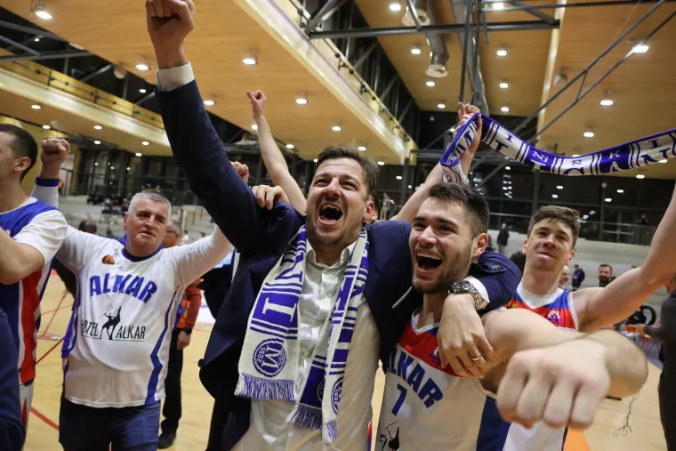 Miro Bulj u navijačkoj ludnici: Povijesni uspjeh Alkara slavio se u neviđenim scenama bez imalo susprezanja