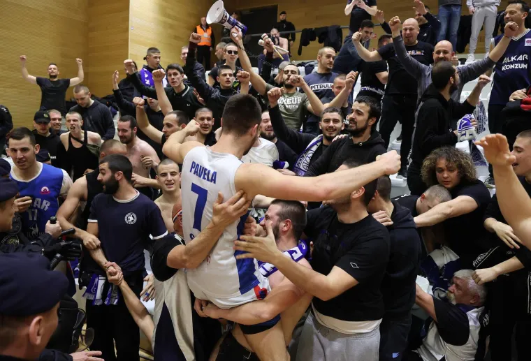 Miro Bulj u navijačkoj ludnici: Povijesni uspjeh Alkara slavio se u neviđenim scenama bez imalo susprezanja