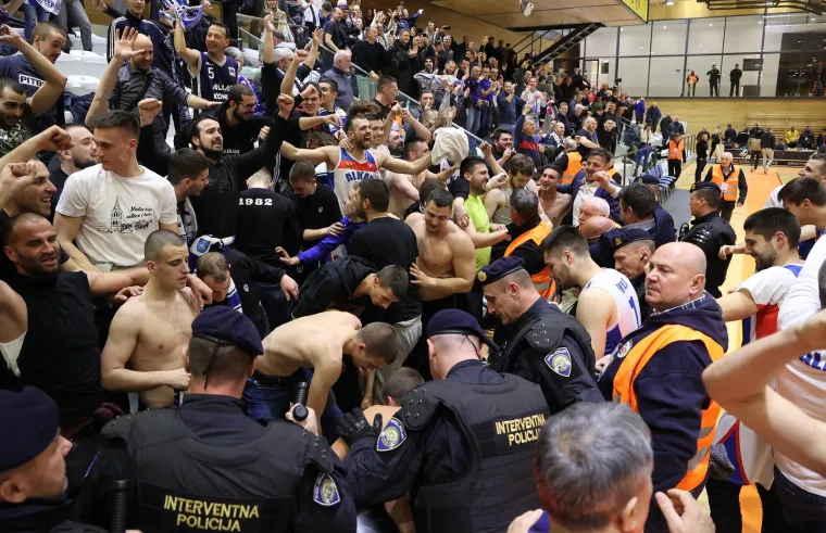 Miro Bulj u navijačkoj ludnici: Povijesni uspjeh Alkara slavio se u neviđenim scenama bez imalo susprezanja
