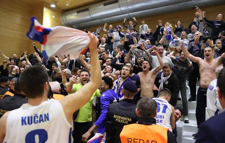 Miro Bulj u navijačkoj ludnici: Povijesni uspjeh Alkara slavio se u neviđenim scenama bez imalo susprezanja