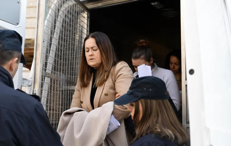 Dodao je da su osumnjičenici protupravno stečen novac, prikrivanjem i lažnim prikazivanjem nezakonitog porijekla, koristili za poslovanje tvrtki u njihovim vlasništvima, dok su neistinitim poslovnim odnosnima i fakturiranjem troškova umanjivali poreznu obavezu.