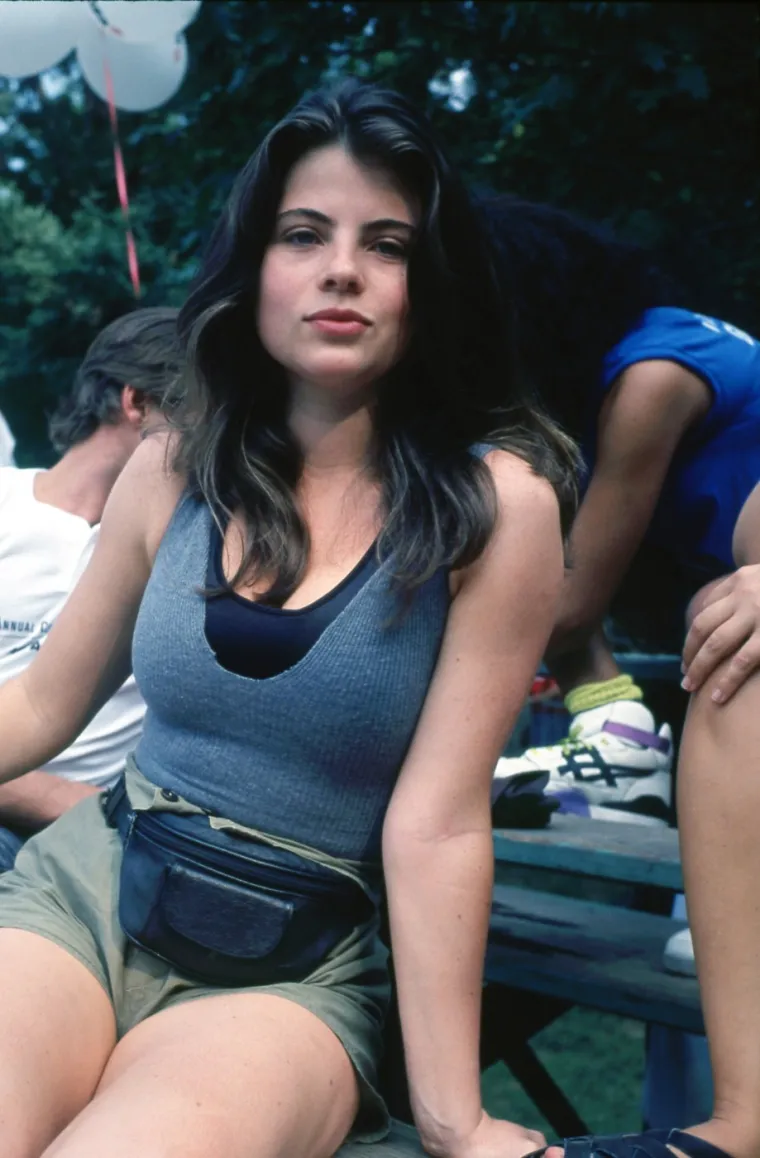 Yasmine Amanda Bleeth rođena je 14. lipnja 1968. godine u New Yorku, u obitelji s jakim vezama u industriji zabave. Njezin otac Philip Bleeth bio je ugledni biznismen, dok je majka Carina bio model koji je surađivao s poznatim svjetskim brendovima.