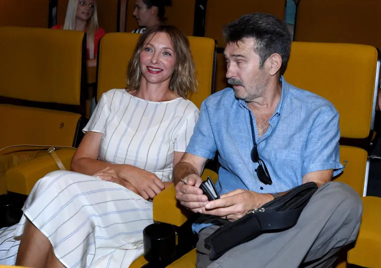 Sama promocija časopisa s njezinim fotografijama privukla je pažnju medija i javnosti. Na događaju su prisustvovali njezini kolege iz serije, kao i brojni drugi poznati gosti. 

