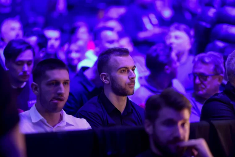 Šteta što je FNC 21 event završio na takav način. Spektakularan je bio. Martinu Baturu želimo brz oporavak. 