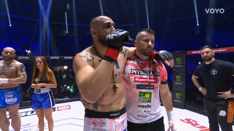 Shrvani Batur zahvalio se publici i ispričao. Kakav gospodin. 