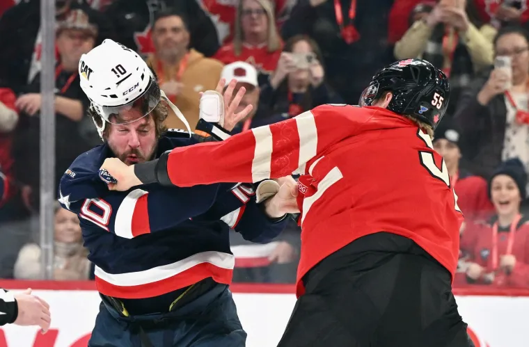 Što se hokeja tiče, Amerikanci su pokazali više, a najzaslužniji za njihovu pobjedu bio je dvostruki strijelac Jake Guentzel. Jedan pogodak i asistenciju dodao je Dylan Larkin.