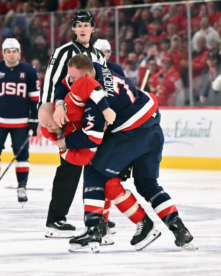 Tučnjava i kaos! Kanađani žestoko reagirali na Trumpa i američku himnu: &Scaron;ake letjele na sve strane