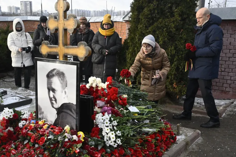 Navaljni je dao sve od sebe da udahne novi život opkoljenoj ruskoj oporbi. Majstor društvenih medija i antikorupcijske agende, bio je doista privlačan, osobito mlađoj publici. No 2020. otrovan je nervnim agensom Novichok i zamalo je umro.