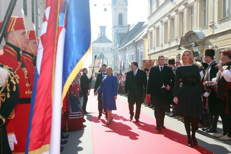 Ceremonija svečanog polaganja prisege i inauguracija novoizabrane predsjednice Kolinde Grabar-Kitarović održala se u nedjelju, 15. veljače 2015. Na Gornji grad stigla u pratnji supruga Jakova pješice Ilicom i Tomićevom ulicom, te se prevezla Uspinjačom. Ćirilometodskom ulicom prošla je kroz špalir građana te postrojenih povijesnih postrojbi iz cijele Hrvatske 